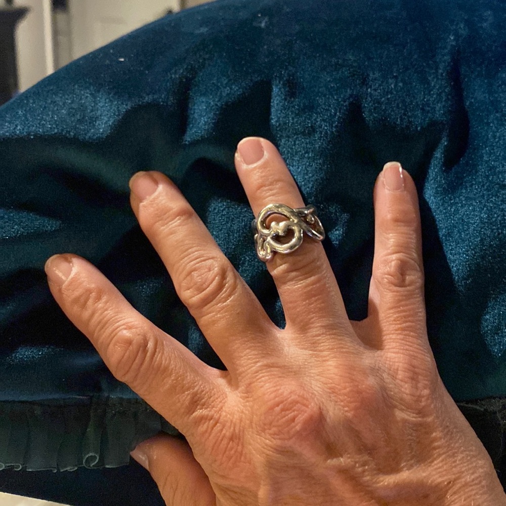 925 sterling silver ring.. very thick with unique detail